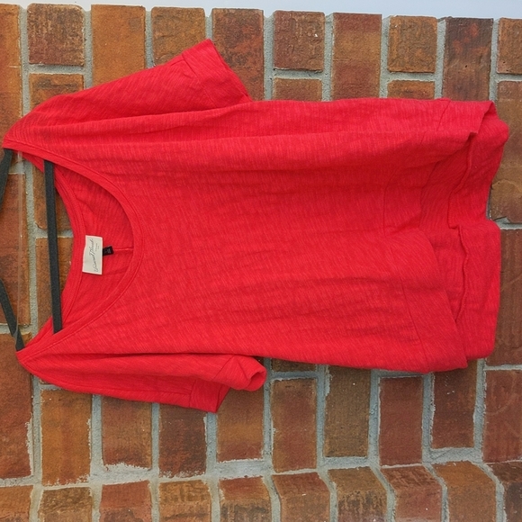 UNIVERSAL Thread Off the Shoulder Hot Pink Sweater Small - Picture 1 of 3